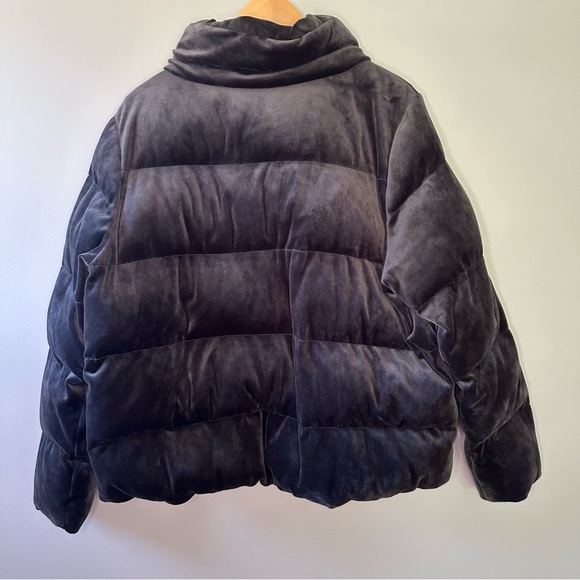 Abercrombie and Fitch Black Velour Crop Puffer - Picture 3 of 5